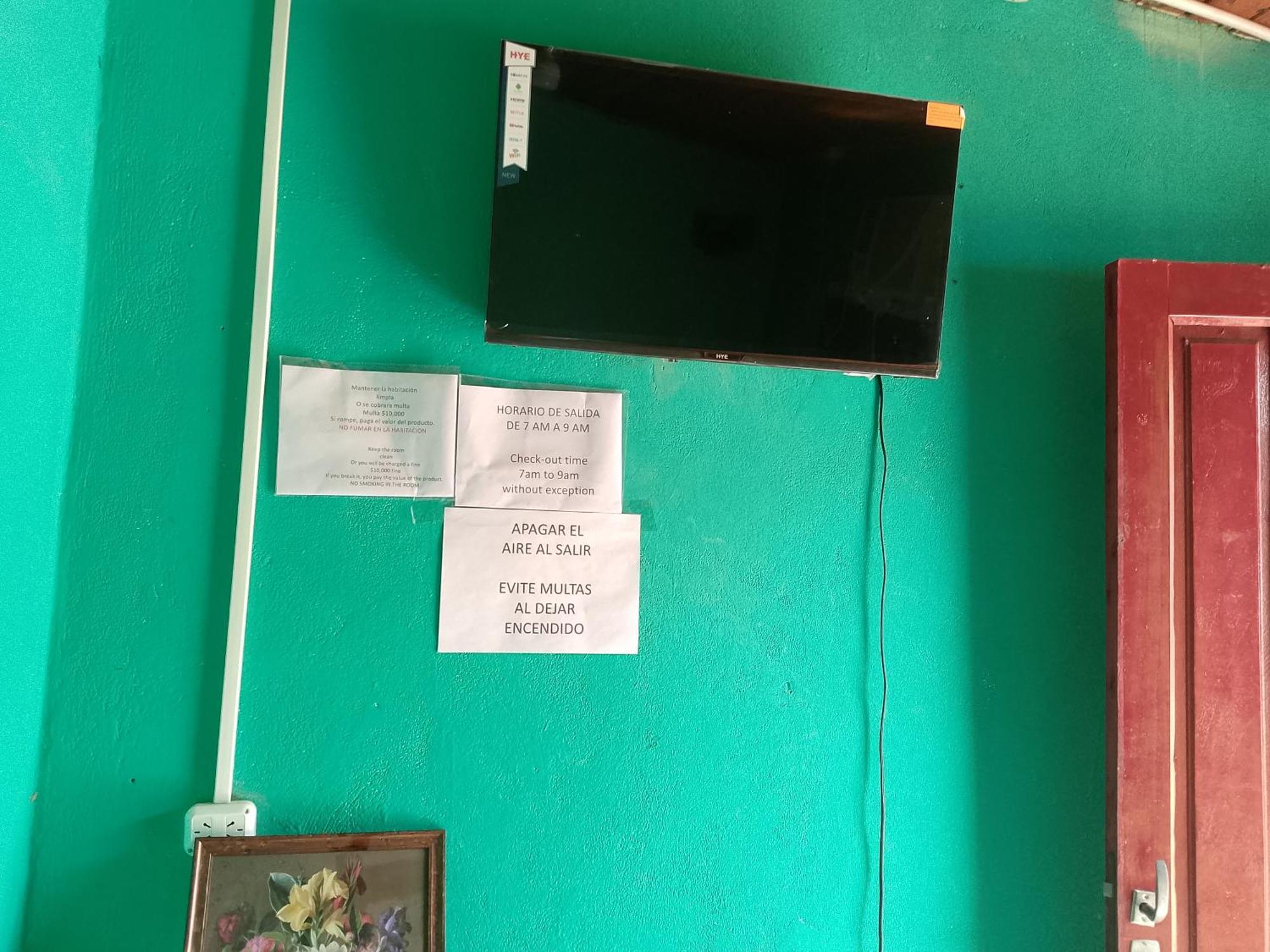 Hostel Loli Puerto Iguazú Buitenkant foto